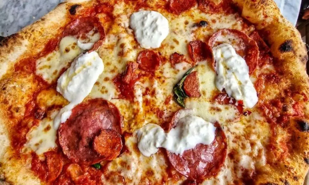 salami pizza