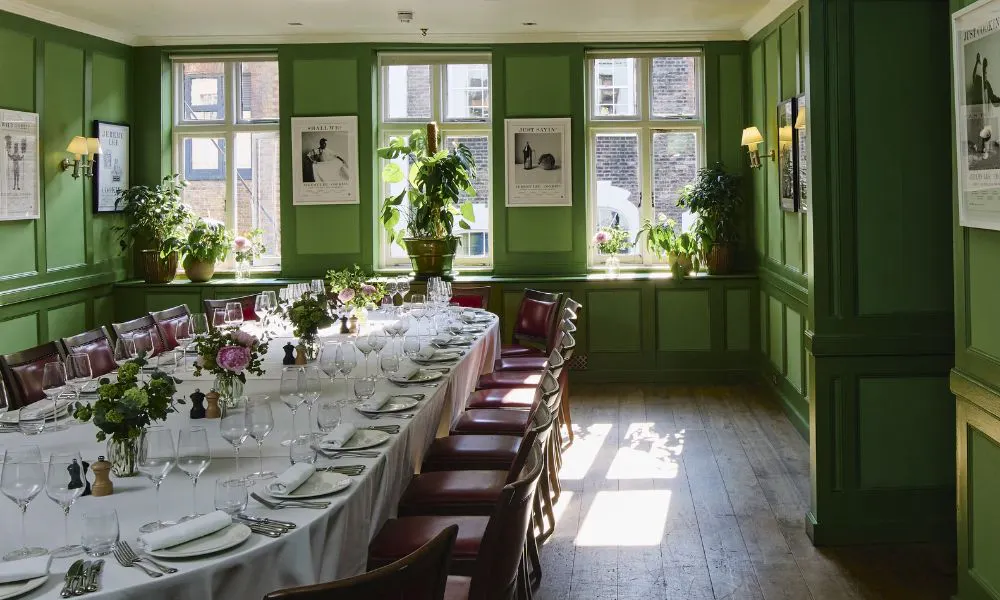 wood-pannelled, green interiors at Quo Vadis