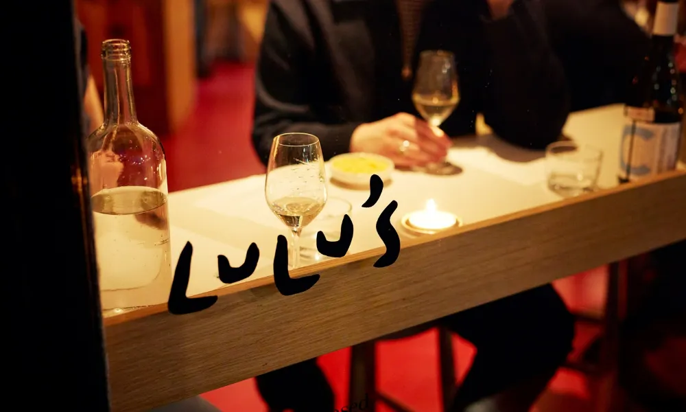 window seats at lulus