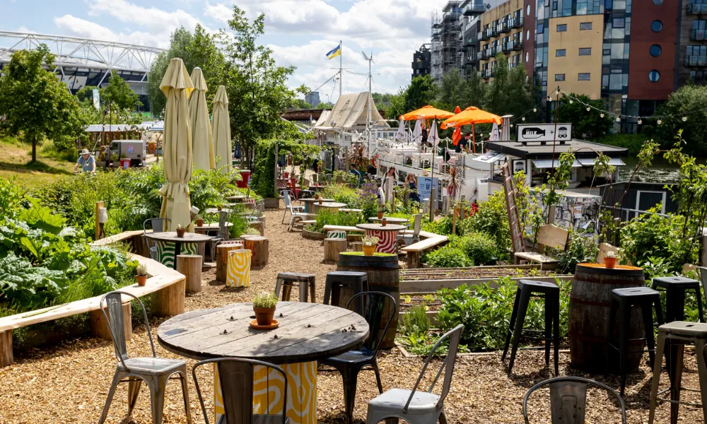 canalside garden at barge east