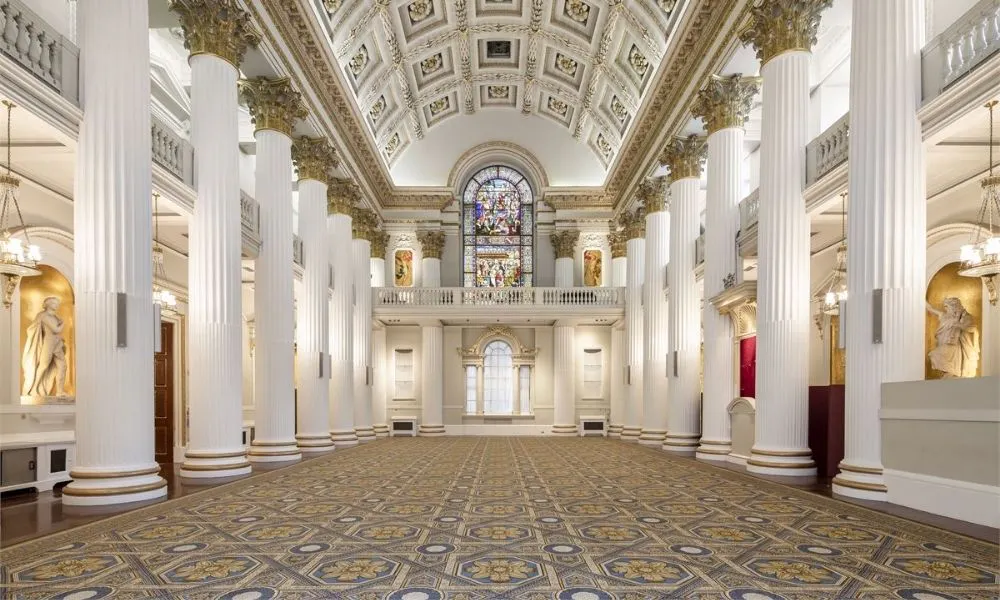 Ornate banqueting hall with large pillars