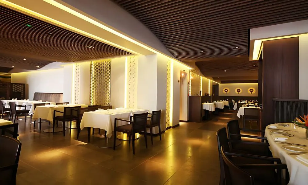 Restaurant dining room with white tablecloths