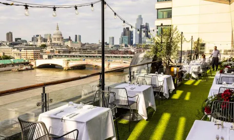 13 private dining rooms with stunning views of London