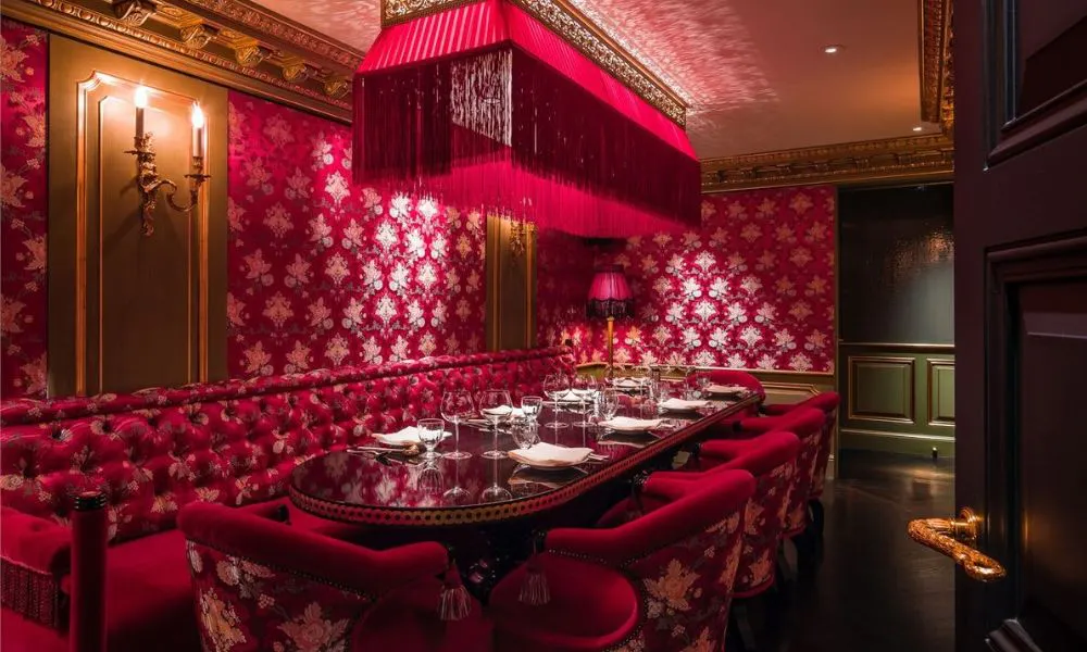 the scarlet red salon at Park Chinois