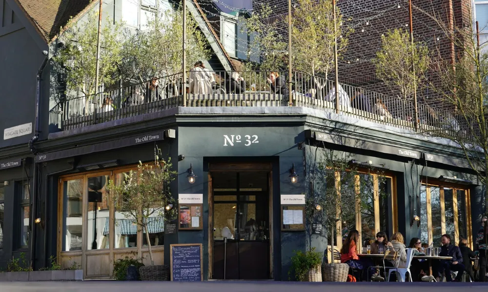 restaurant bar with large rooftop terrrace