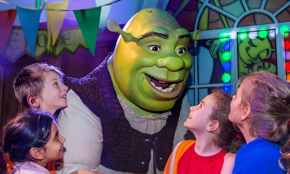 meeting shrek at shrek adventure