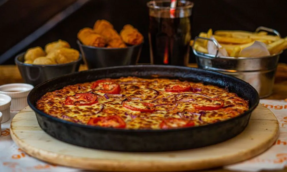 Vegetarian curry pizza