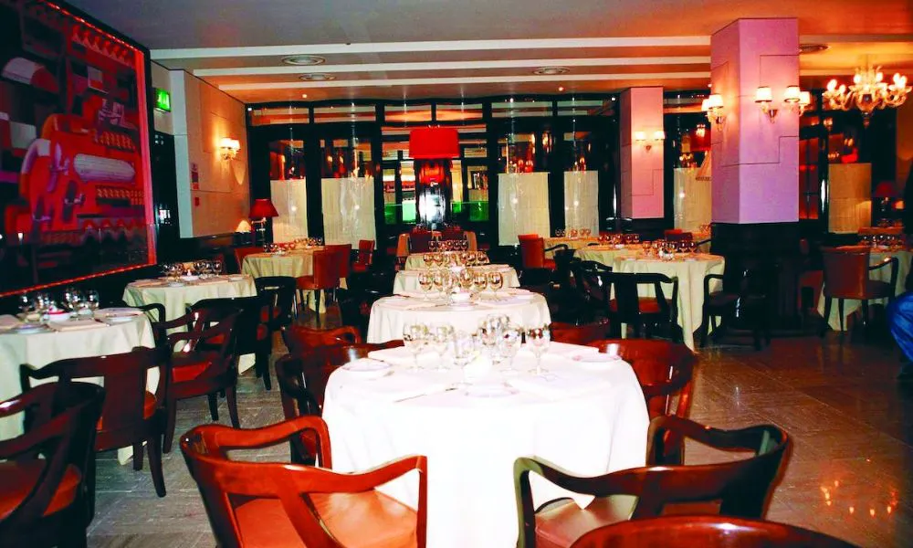 C London dining room