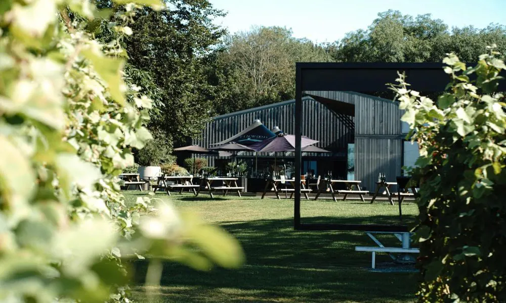 Benches and restaurant at Tinwood Estate
