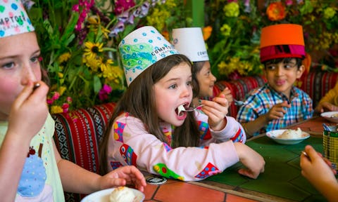 Where do kids eat for free in London and the UK?
