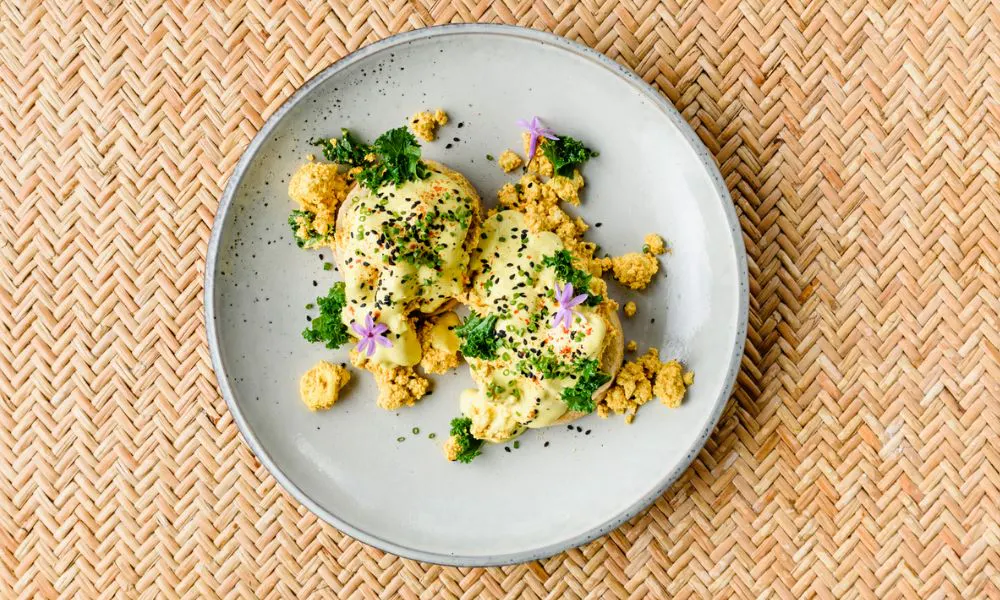 vegan scrambled eggs on toast