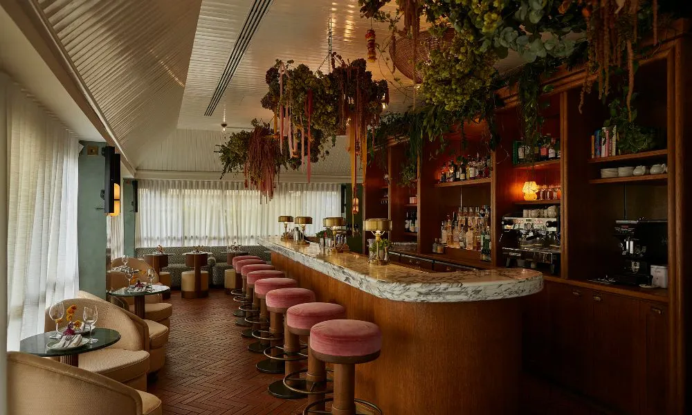 Yasmin floral bar