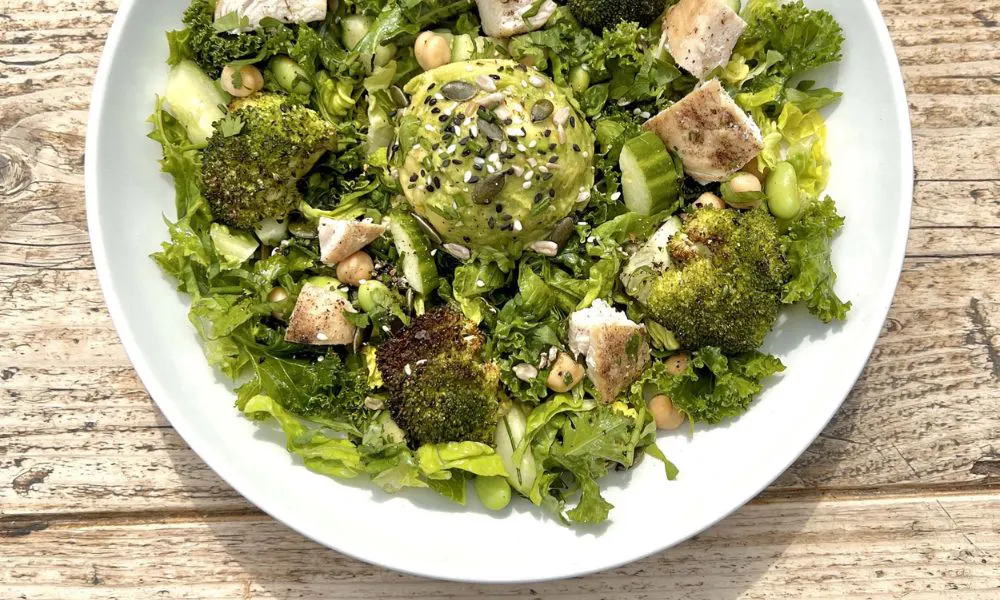 Green salad with broccoli