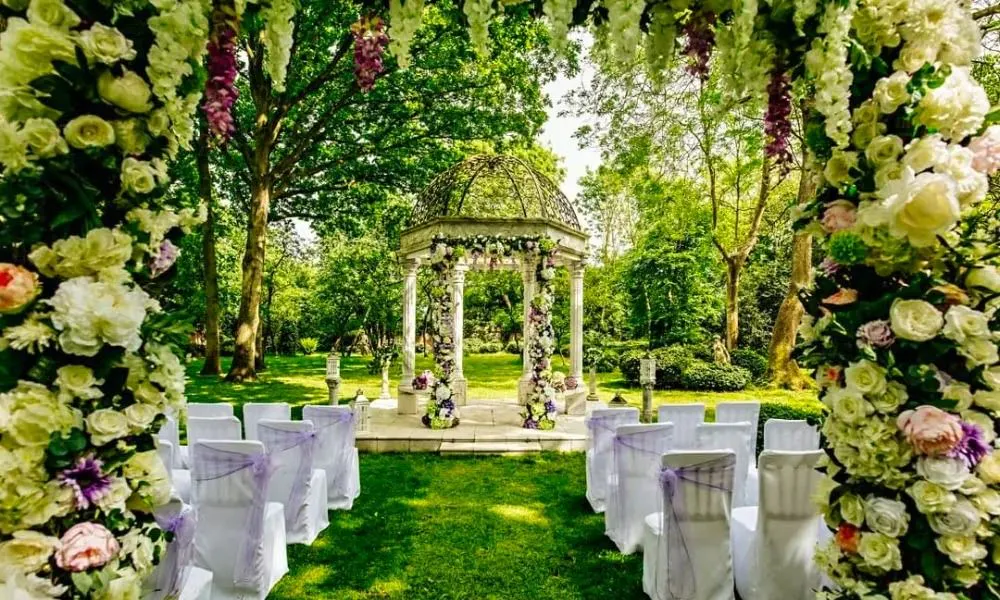 The exact dates you should be booking an outdoor wedding in the UK have been revealed