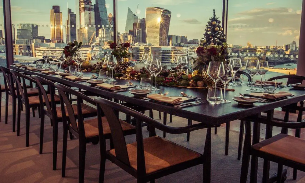 Table with Christmas decorations and view of London