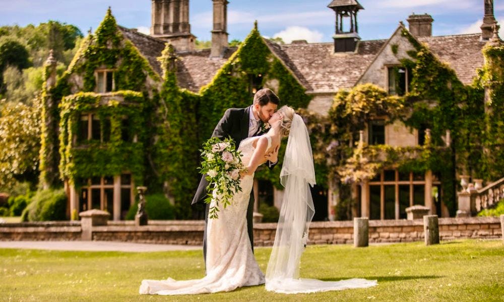 How to choose a wedding venue: A step-by-step guide