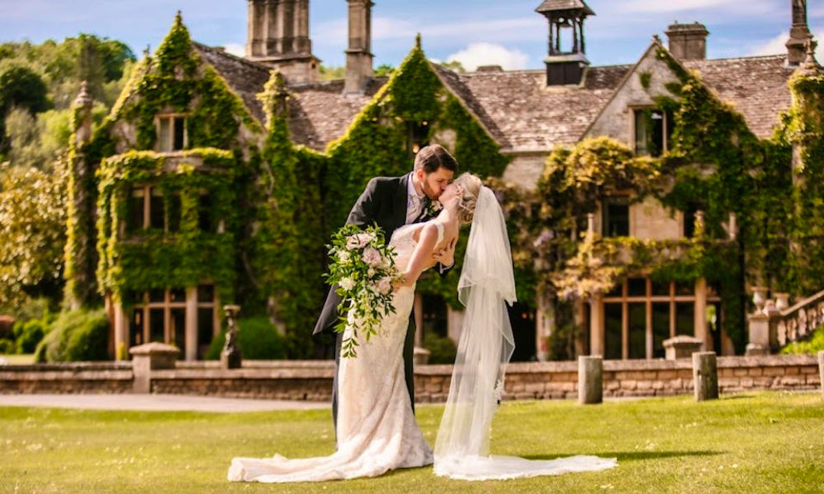 How to choose a wedding venue: A step-by-step guide