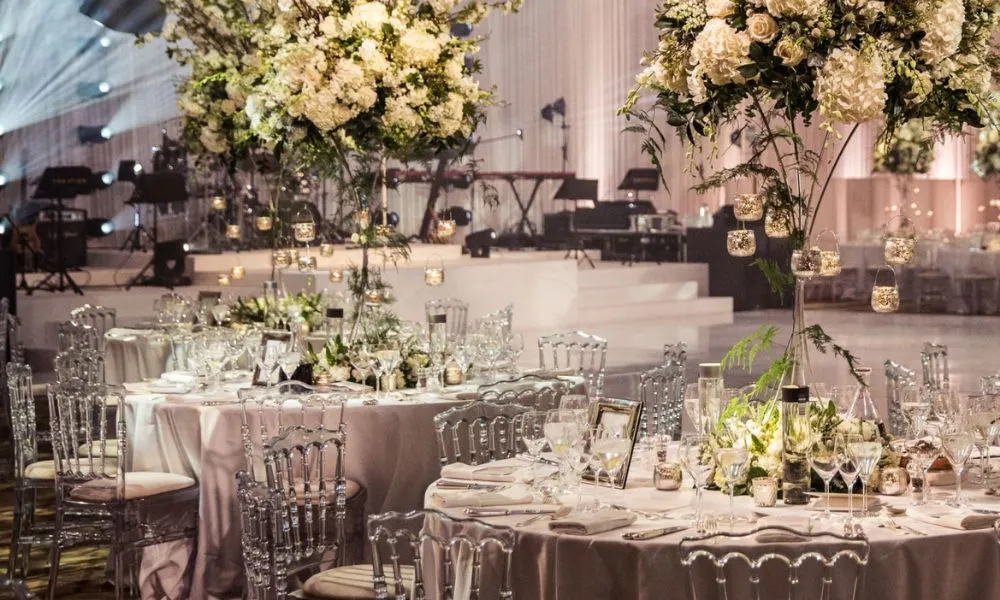 glamarous wedding tables with handing candle holders