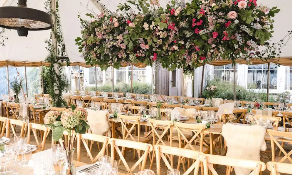 Flower cloud wedding table decor