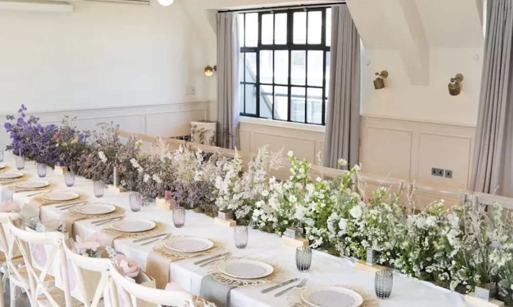 Long flower runner on a wedding table