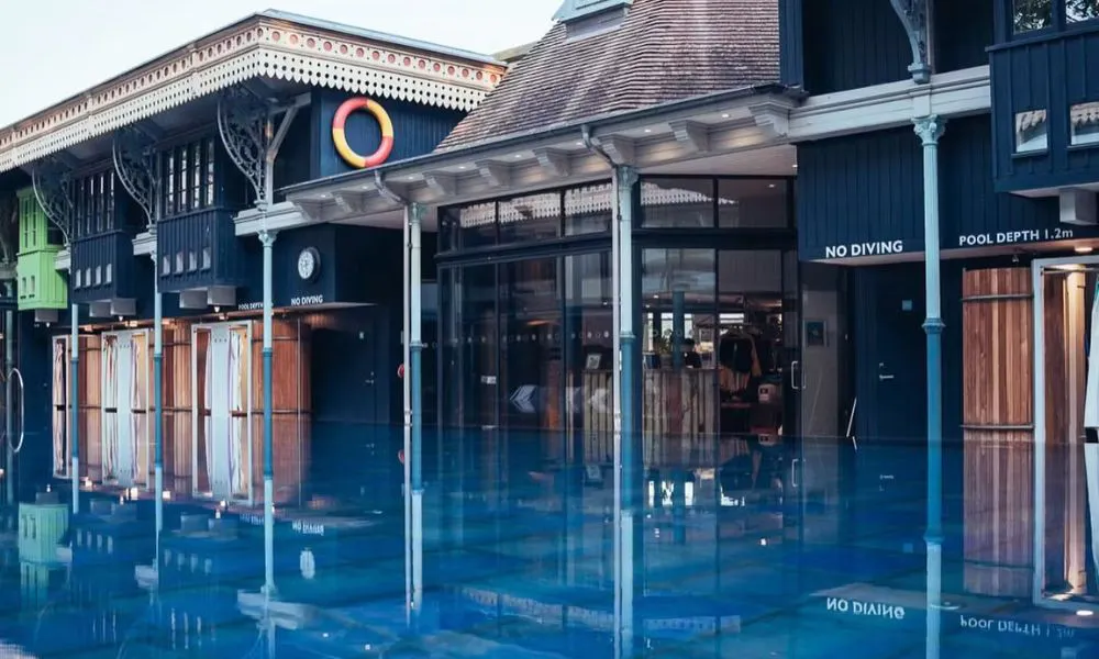 Lido for hire pool party