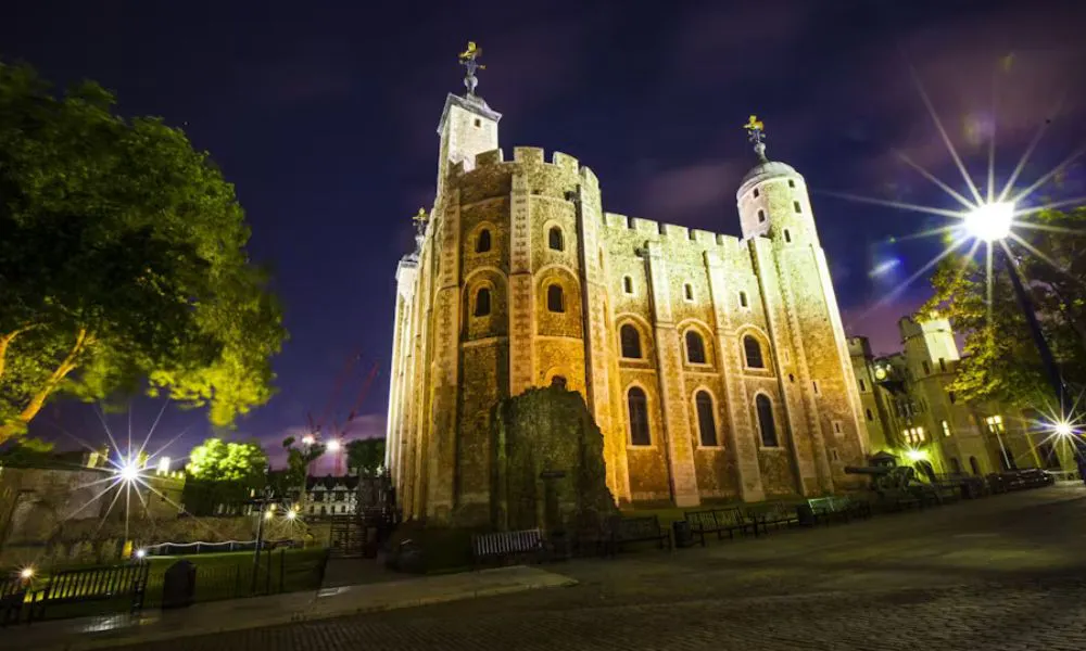 The Tower of London lit up at night