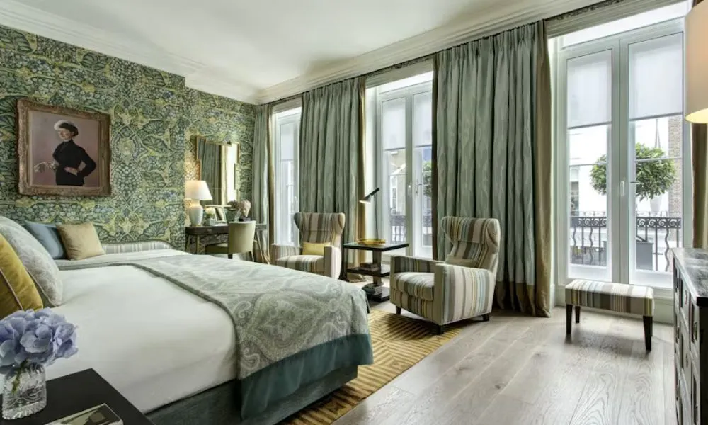 A blue and green hotel room at Brown's Hotel in Mayfair