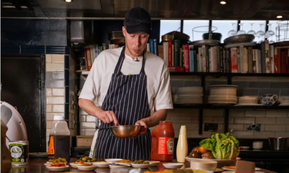 calfreezy making a burger in the hawksmoor kitchen