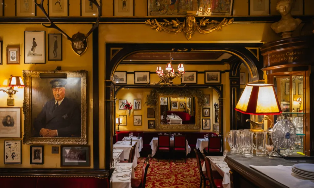 Restaurant interiors with oil paintings