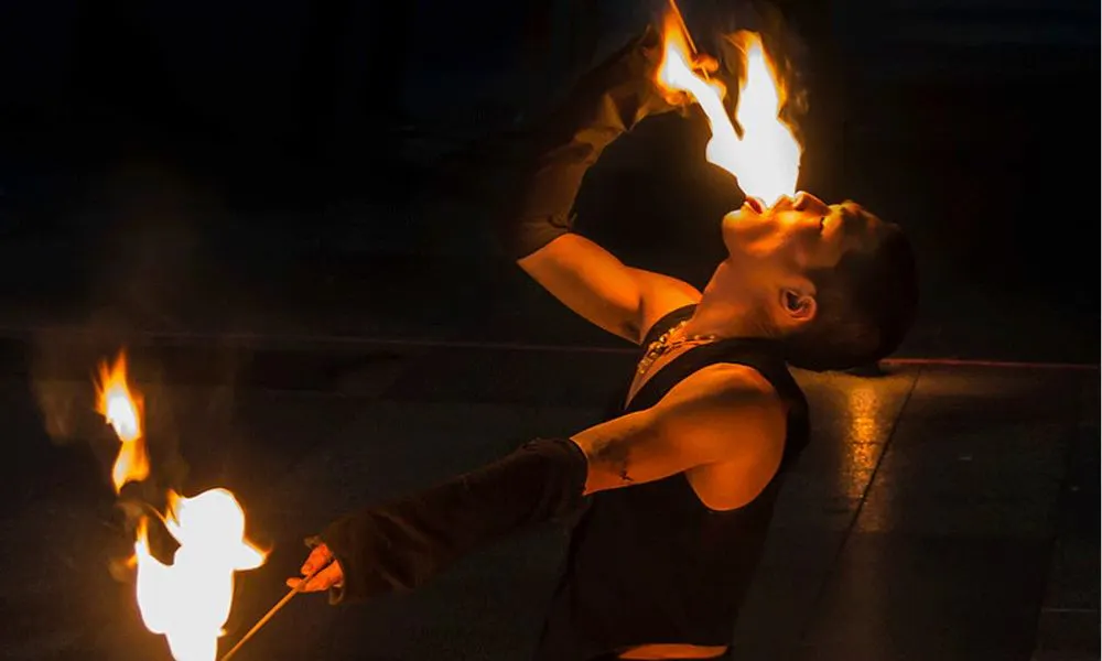 firebreather puts flame in his mouth