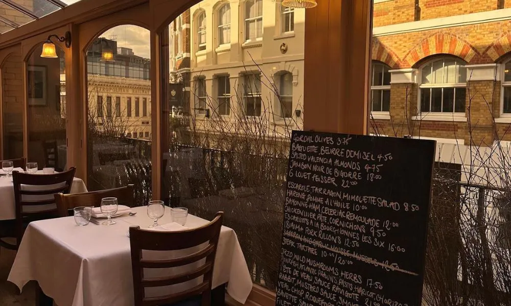 Bouchon Racine Interior