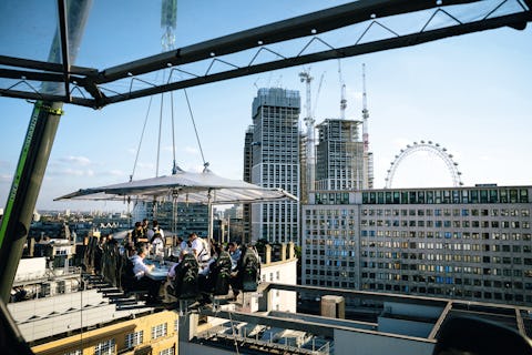 You can now dine 100ft above the O2