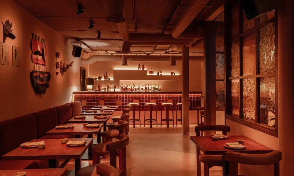 fonda sala rosa