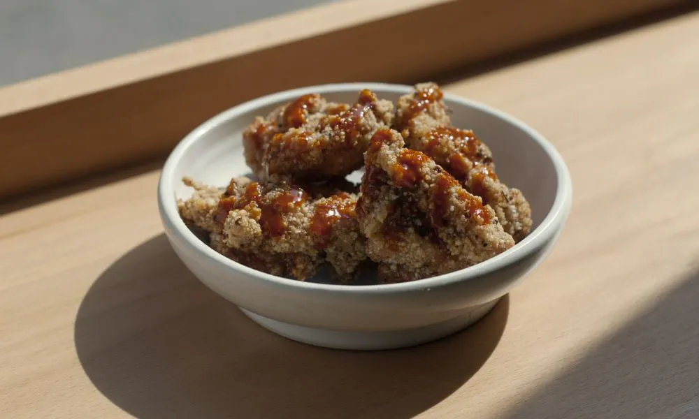 Taiwanese fried chicken with hot sauce