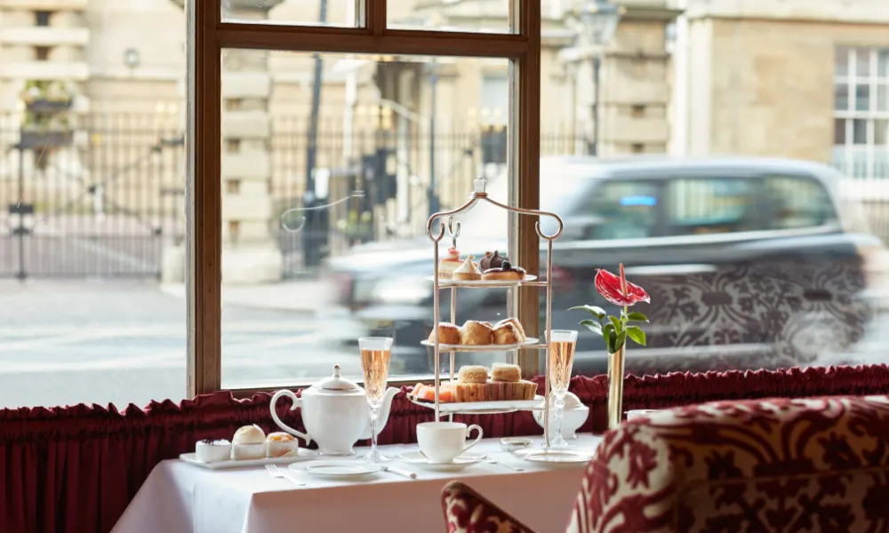 Afternoon tea at the rubens facing buckingham palace