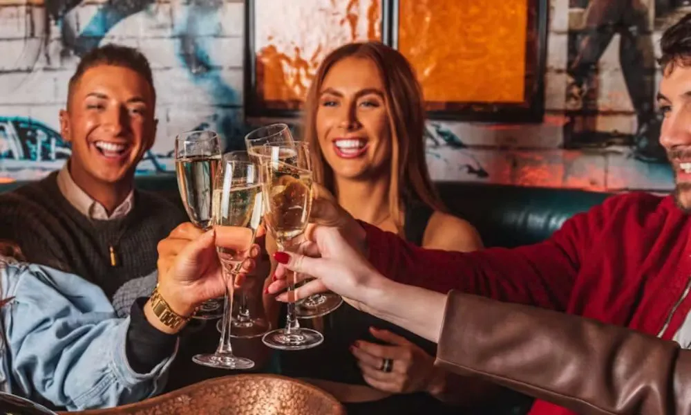 Group drinking prosecco
