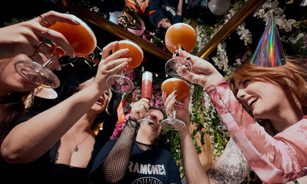 Groups drinking cocktails