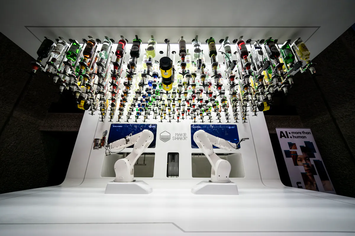 A cocktail-making robot still cannot beat a human mixologist