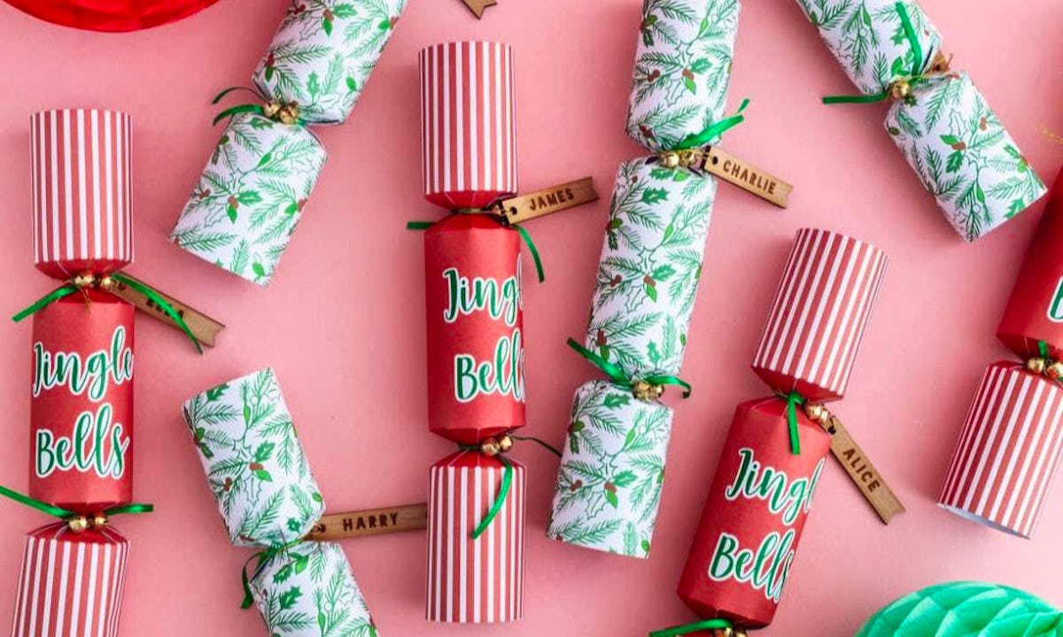 Christmas Cracker Games For The Party-red White Christmas Tree