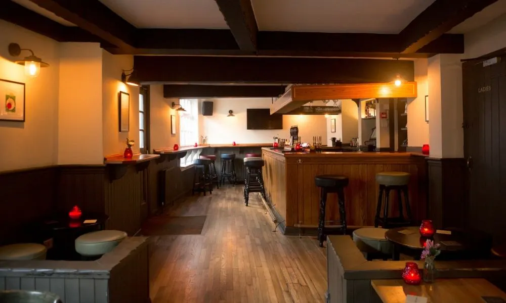 Tiella at the Compton Arms dining room 