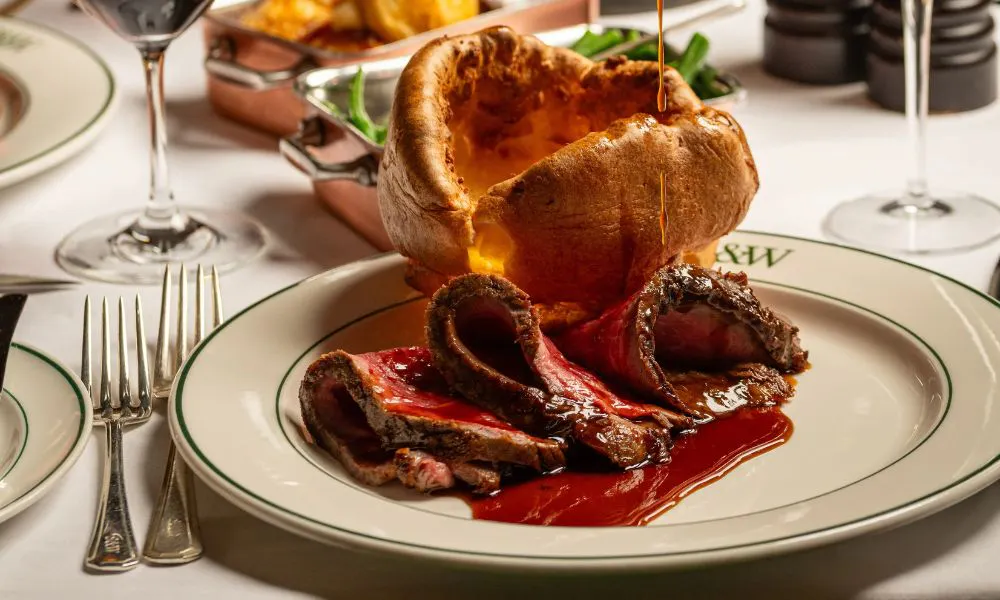 roast beef with yorkshire pudding and gravy