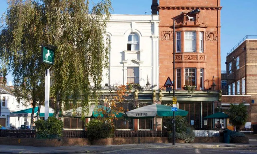 outside the white horse sloane square