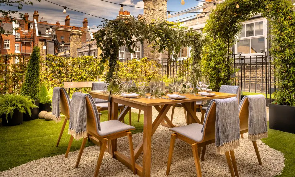 Outdoor wedding reception at Holmes Hotel