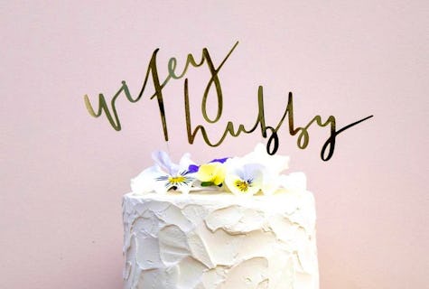 Wedding cake toppers: 25 Unique designs to transform your wedding cake