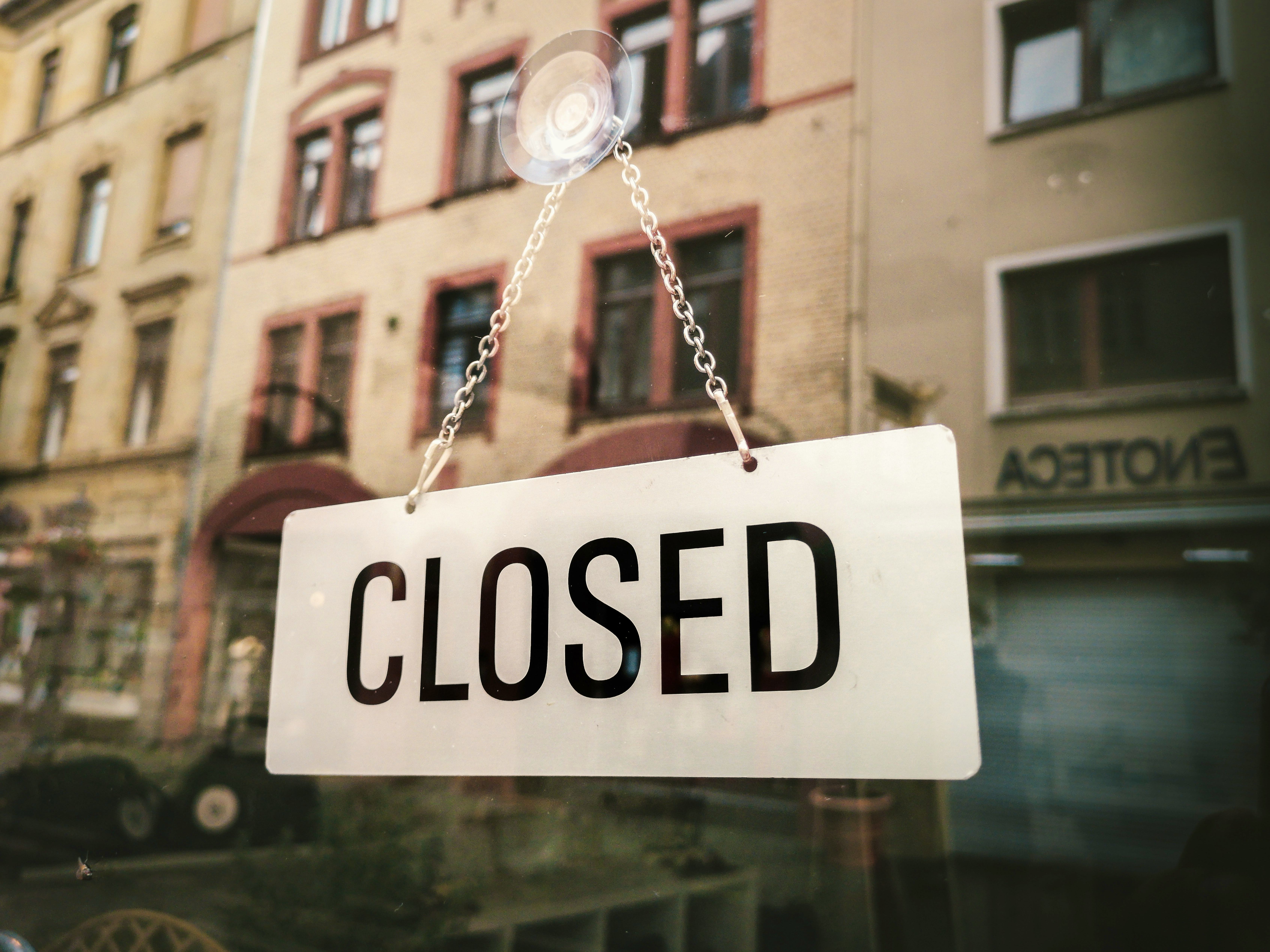 All restaurants in the UK ordered to close immediately