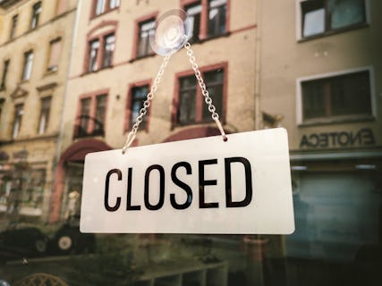 All restaurants in the UK ordered to close immediately 