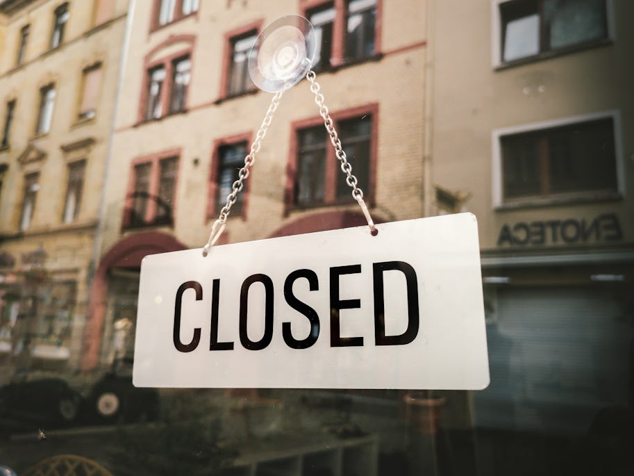 All restaurants in the UK ordered to close immediately 