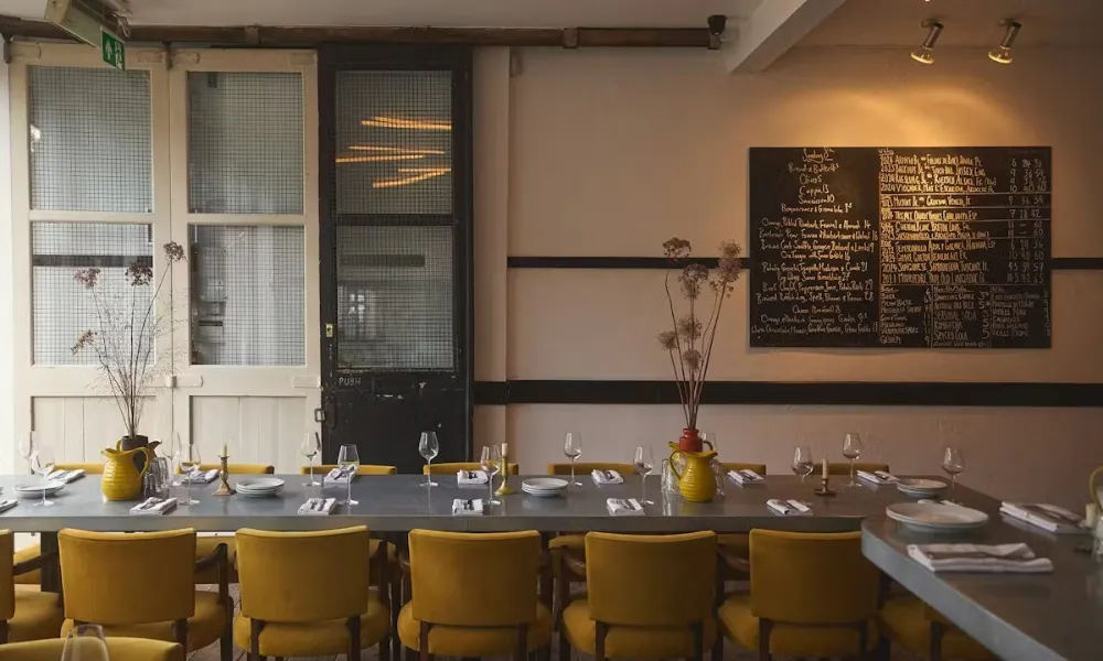inside primeur dining room
