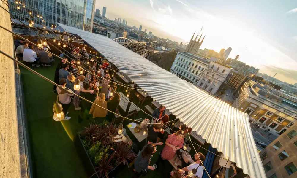 london bridge rooftop in the sun