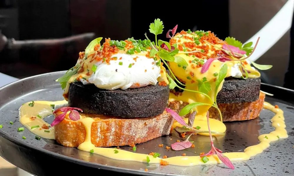 black pudding eggs benedict